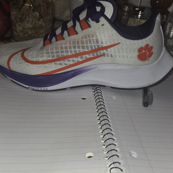 Shoes - Picture 2 of 10